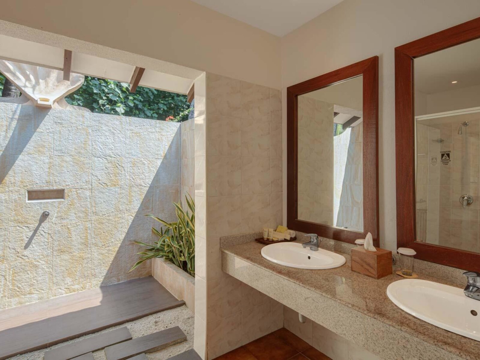 Wohnbeispiel Two Bedroom Family Beach Villa