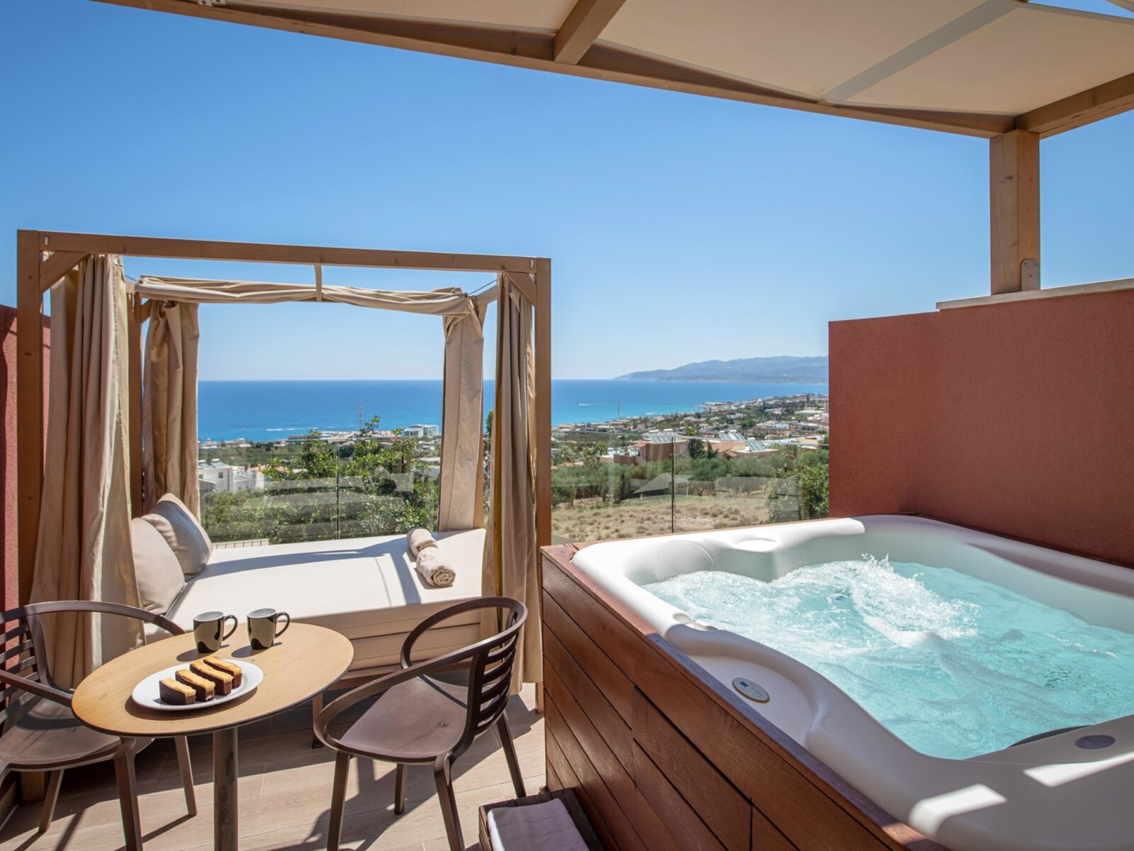 Wohnbeispiel Premium Room with Sea View  Outdoor Jetted Tub