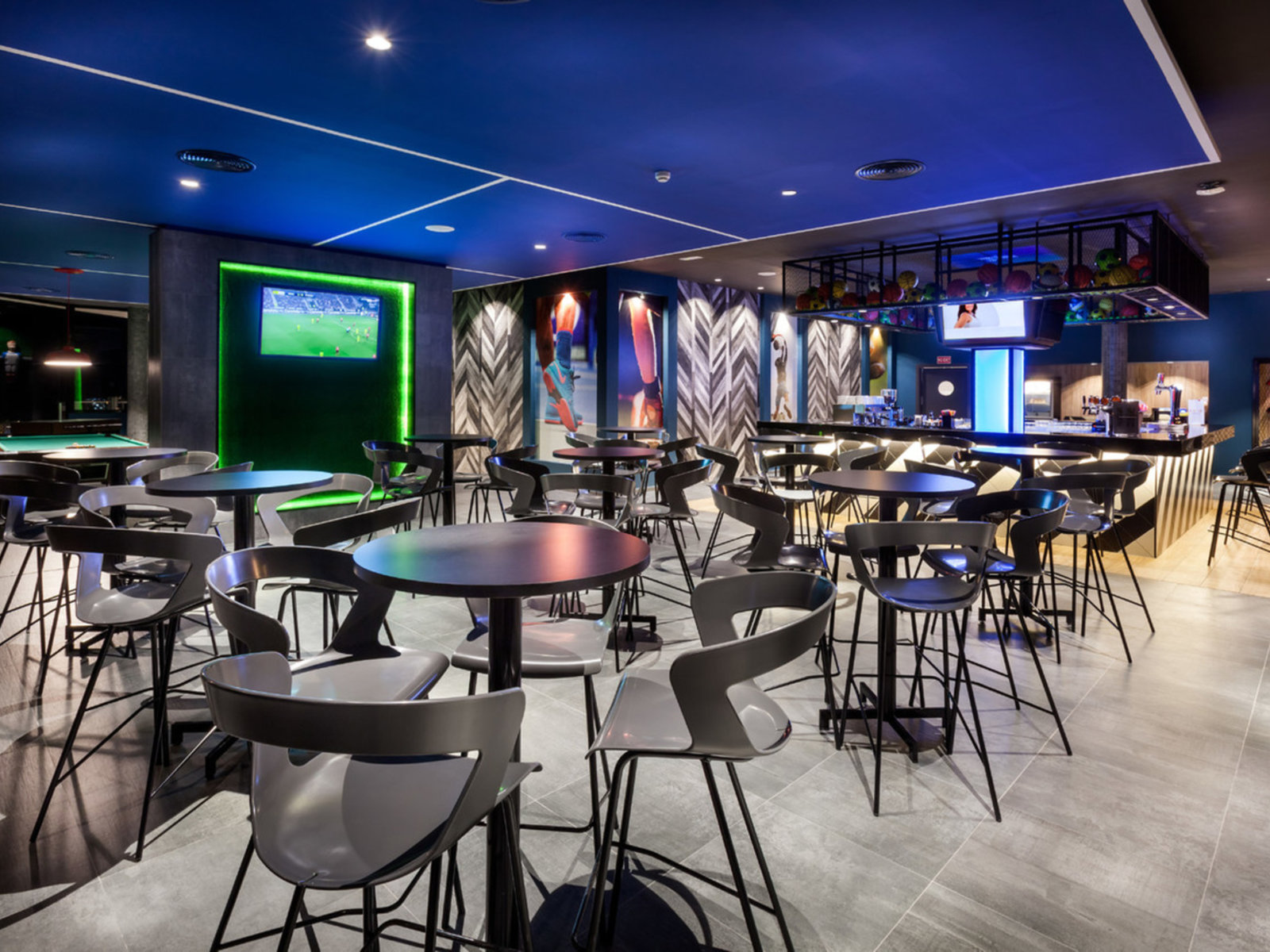 Sportsbar mit Terrasse