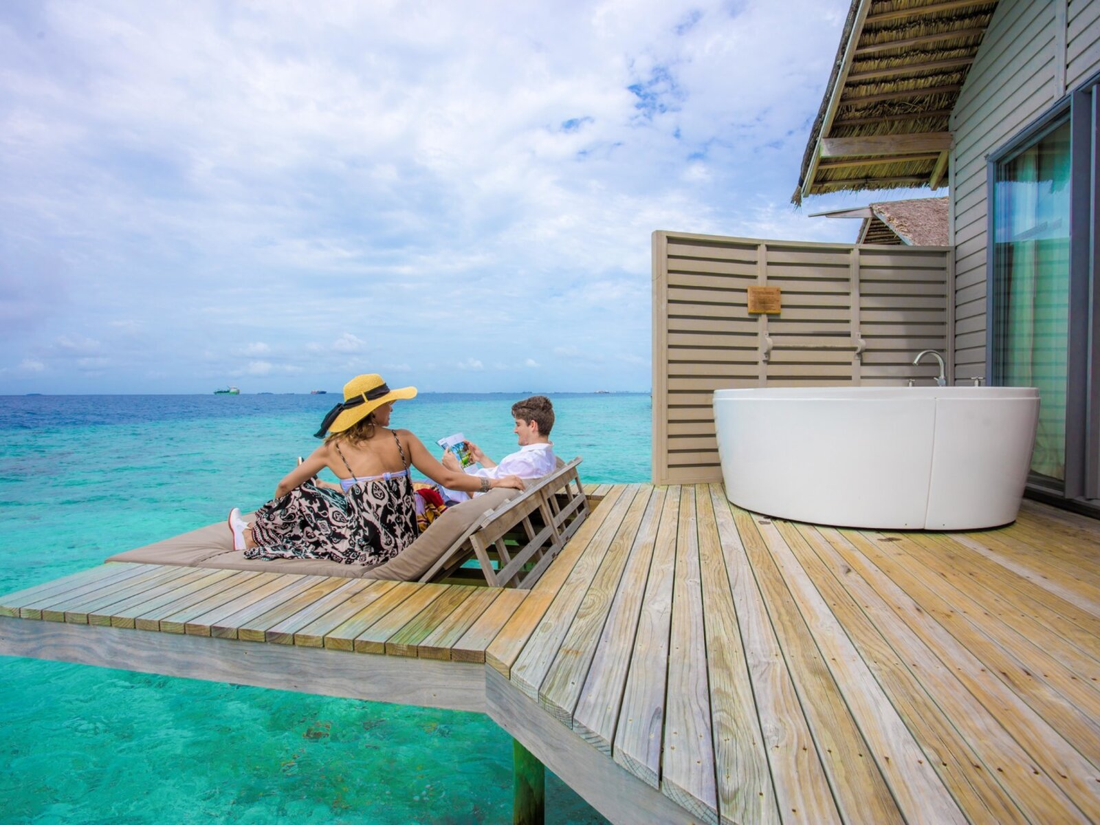 Wohnbeispiel Overwater Villa with Swirl Pool