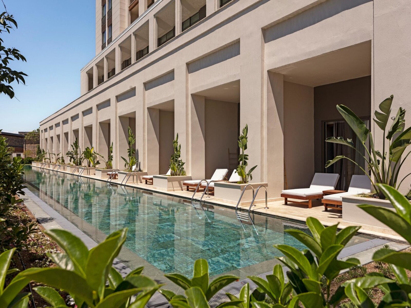 SWIM UP POOL LOBBY FLOOR