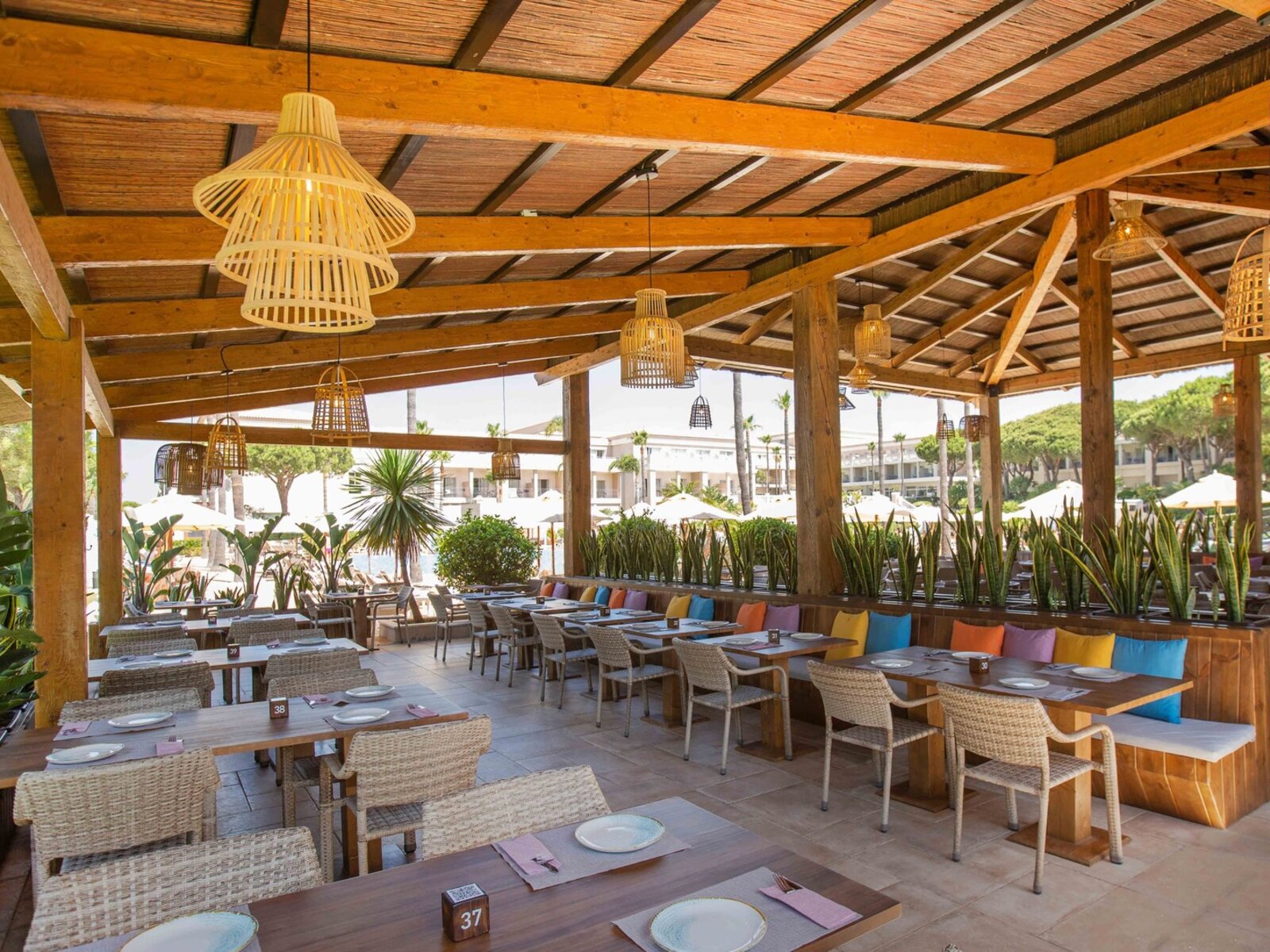 RESTAURANT LEVANTE