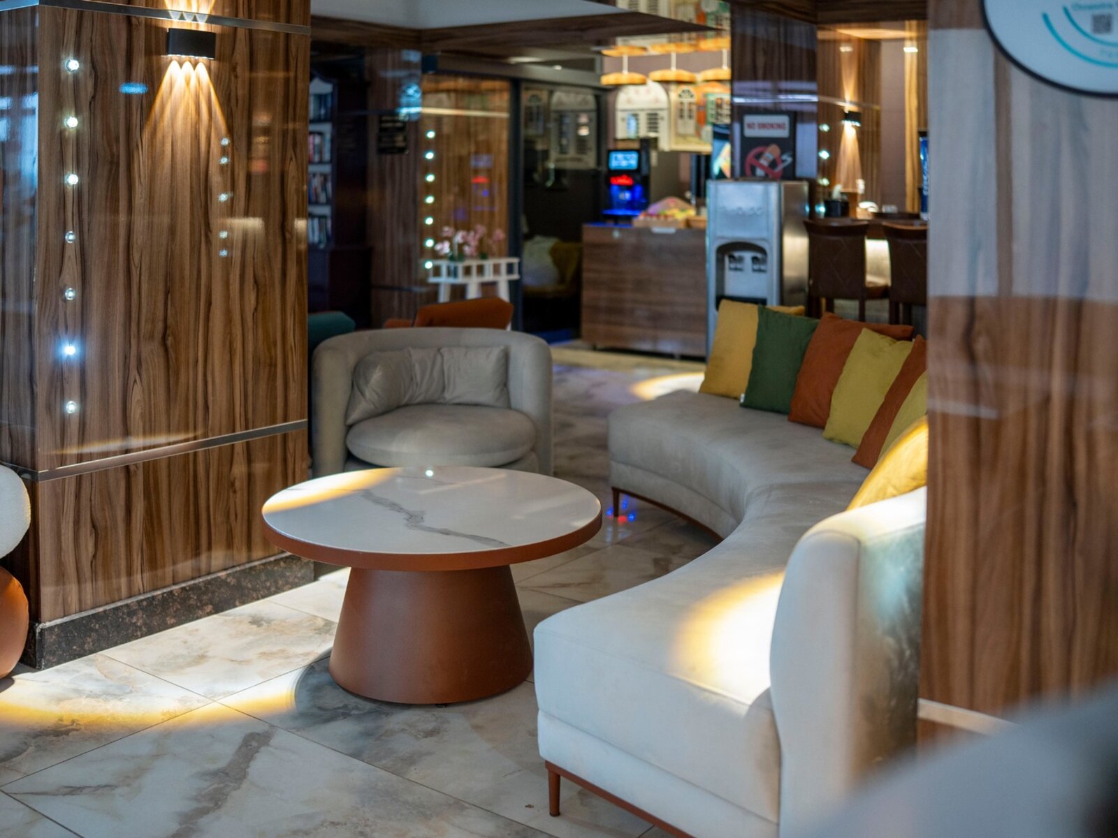 LOBBY BAR