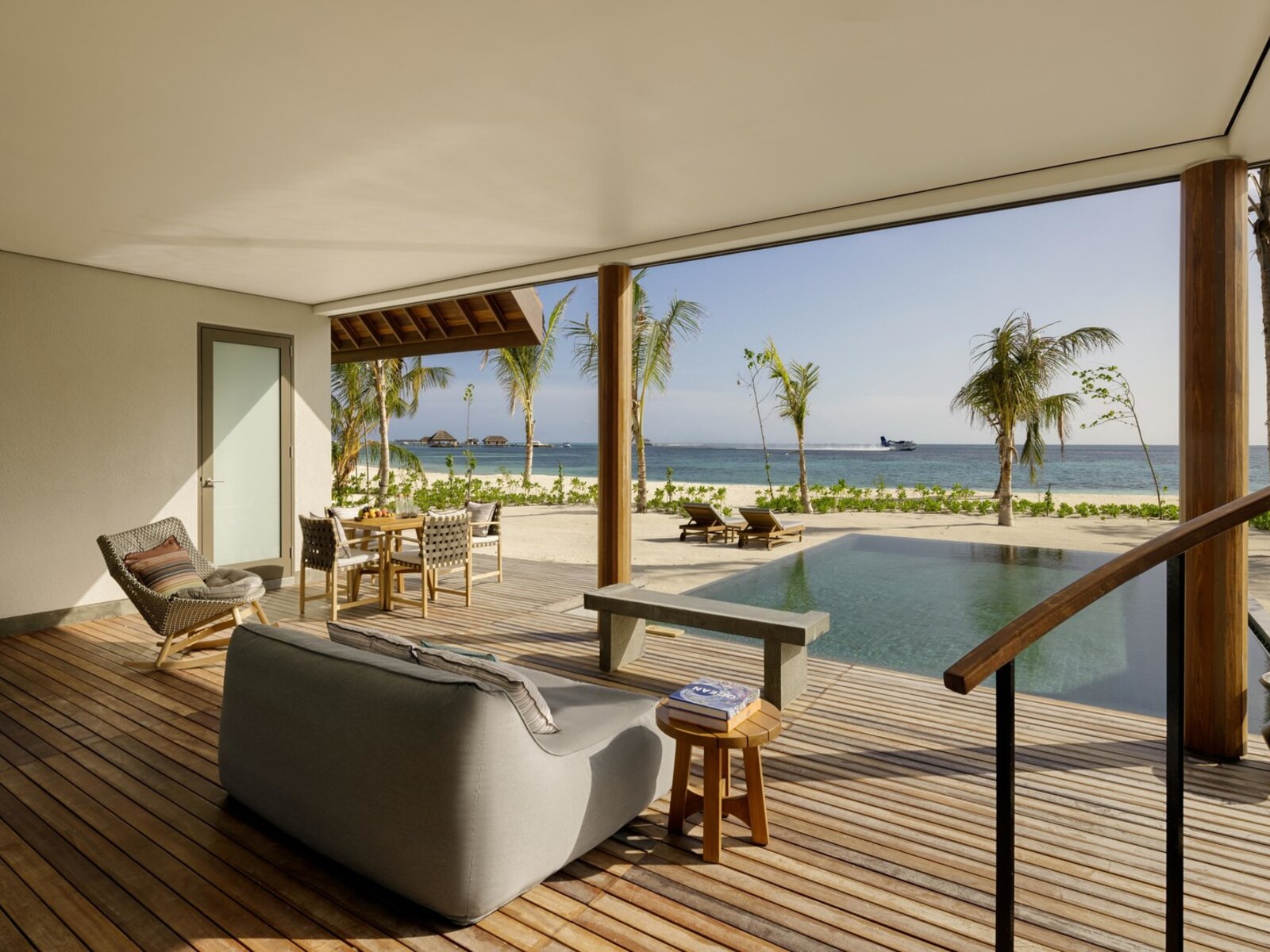 Wohnbeispiel Beach Retreat with Pool