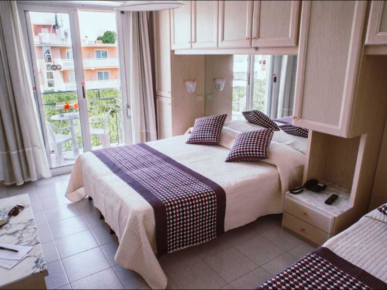 Wohnbeispiel STANDARD DOUBLE / TRIPLE ROOM