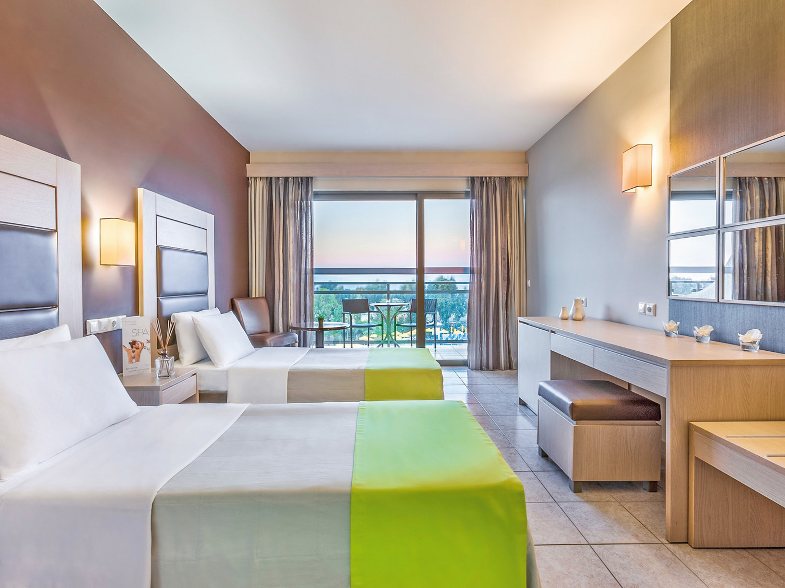 Wohnbeispiel Standard room side sea view