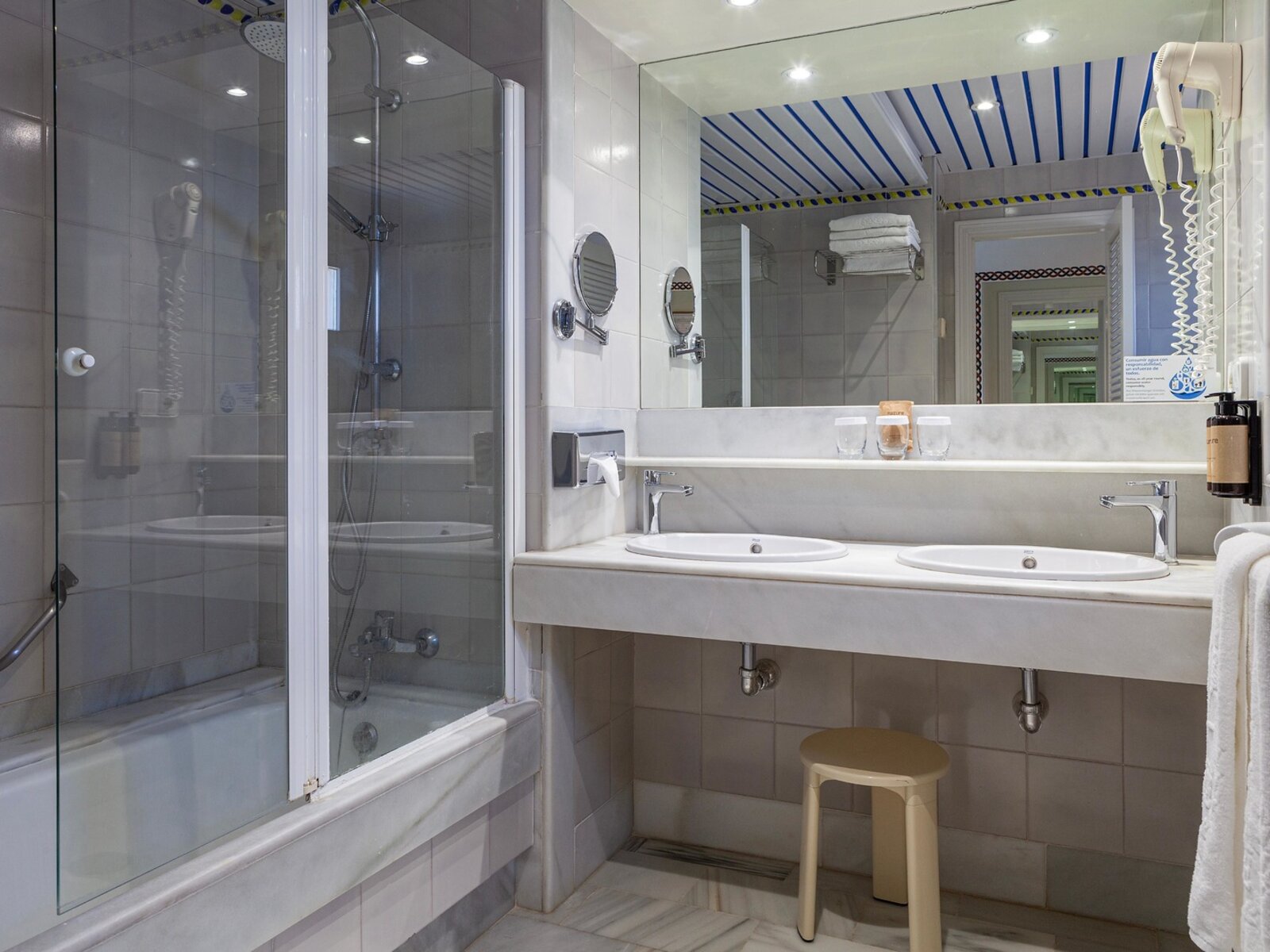 Wohnbeispiel Double Room 3 pax