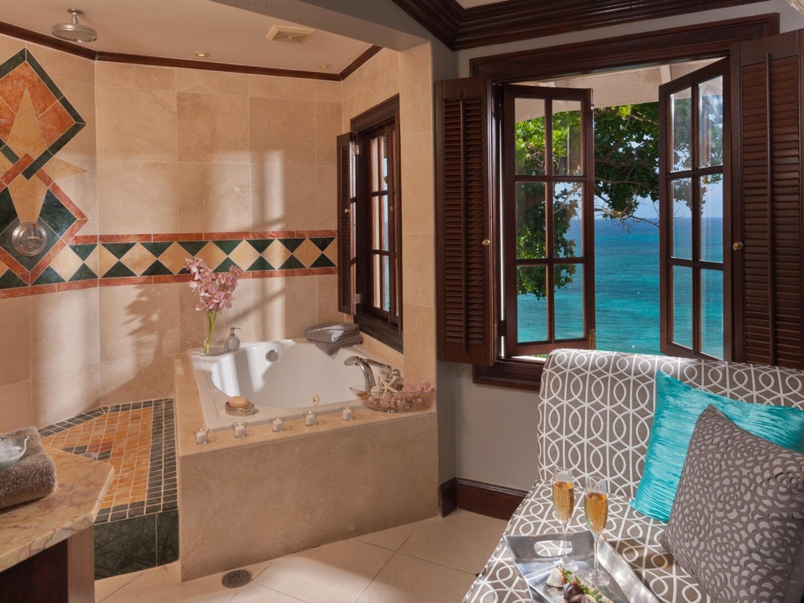Wohnbeispiel Royal Oceanfront One Bedroom Butler Suite - 1R