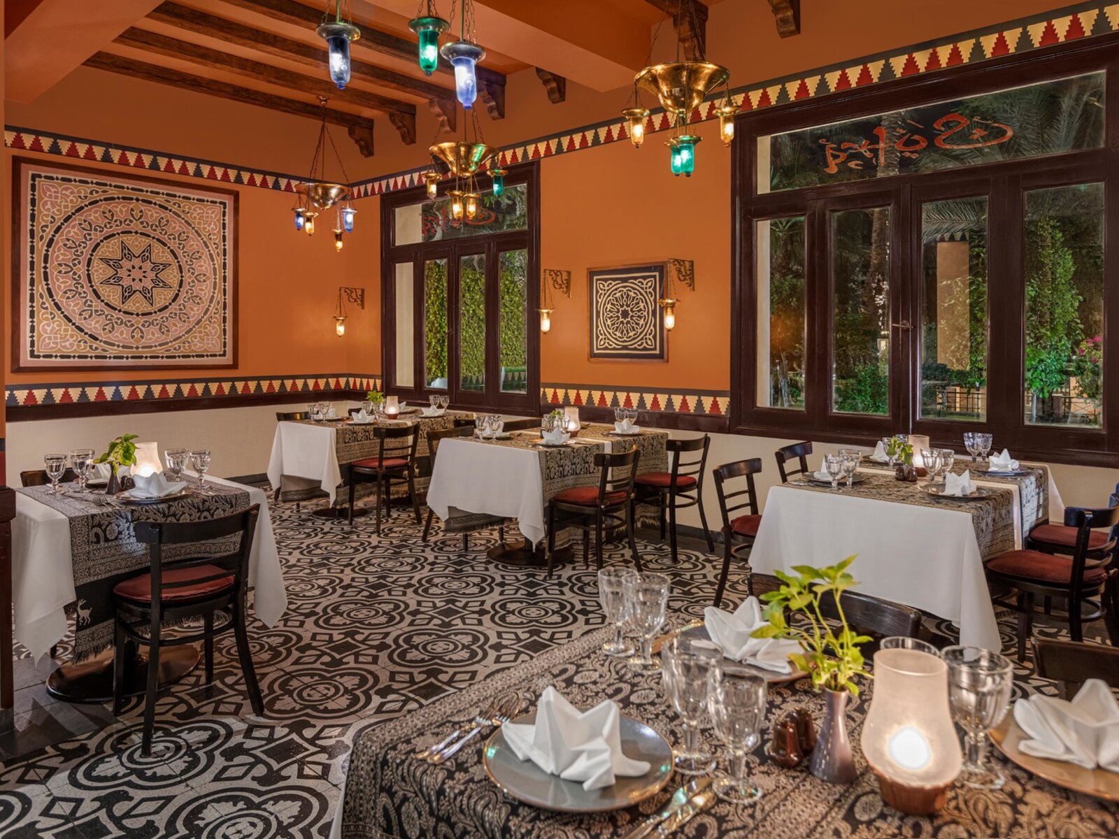 Dine-Around in Extra Charge