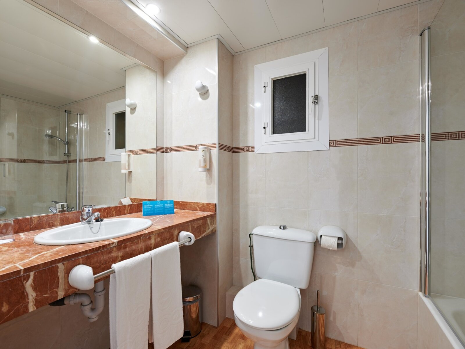 Wohnbeispiel Doppelzimmer Pool View