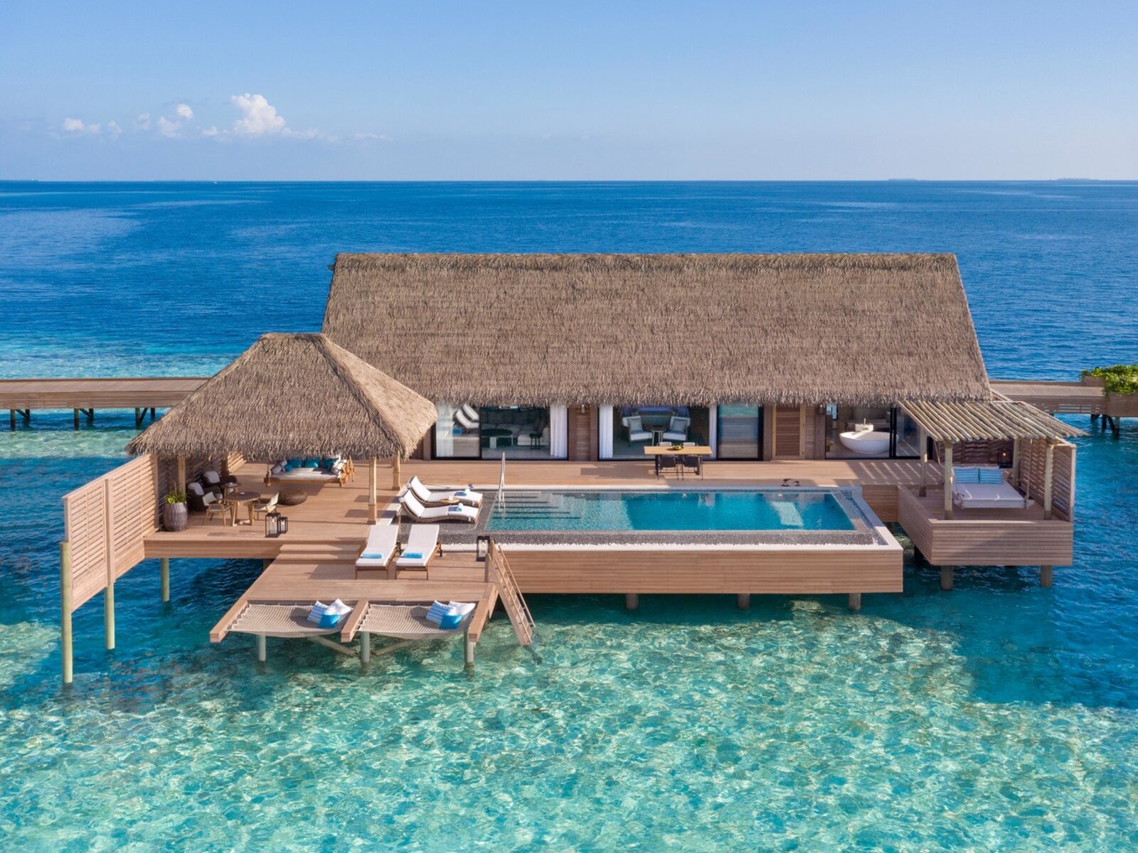 Wohnbeispiel Grand Overwater Villa with Pool