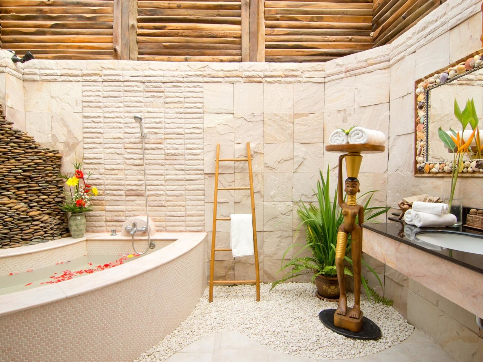 Wohnbeispiel Villa Pool Access