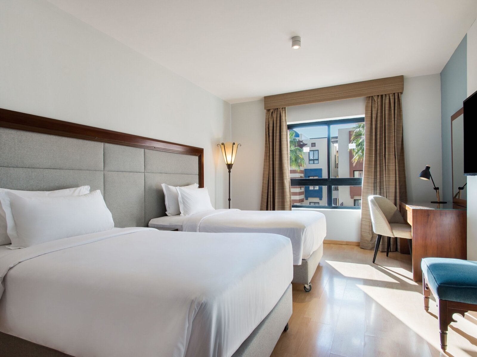 Wohnbeispiel Standard Room (Back or Khan view room)