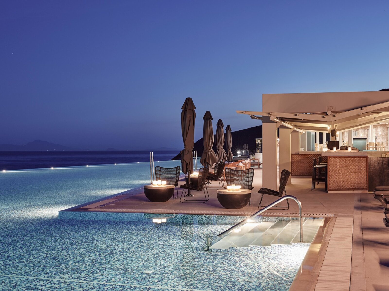 Infinity Pool Bar