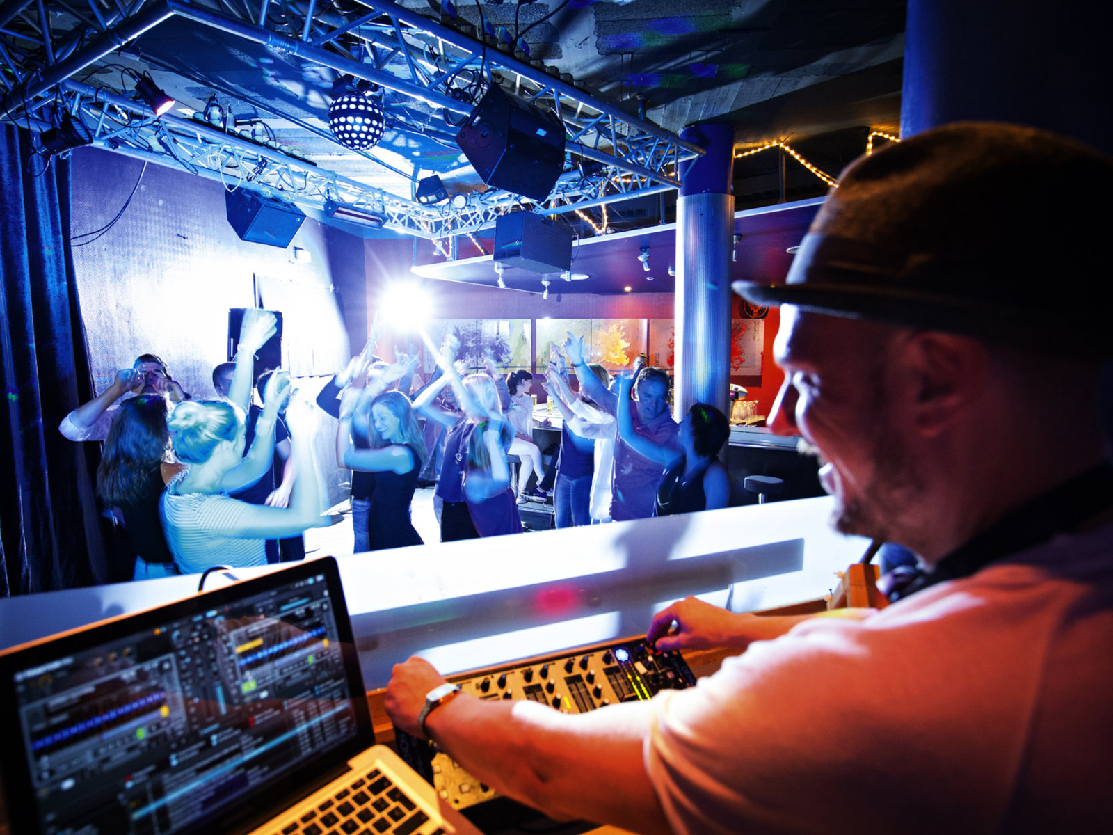 NITE CLUB