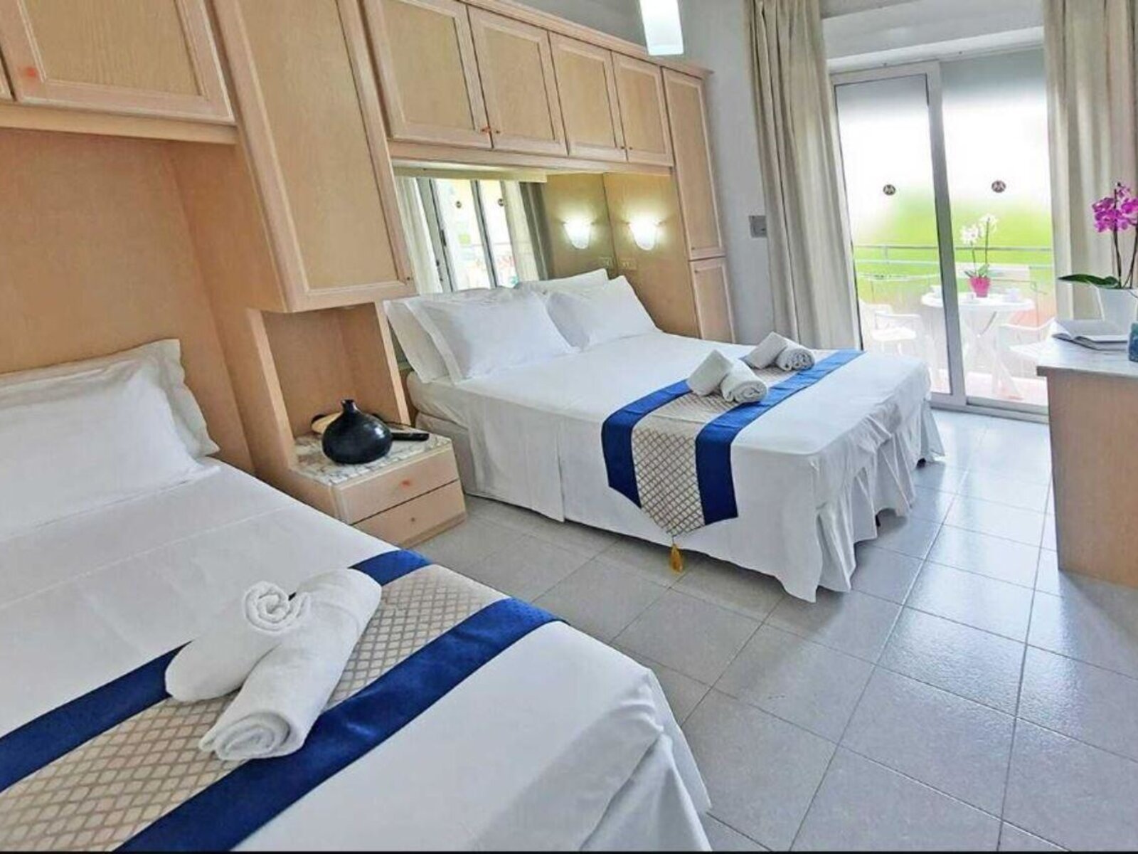 Wohnbeispiel STANDARD DOUBLE / TRIPLE ROOM