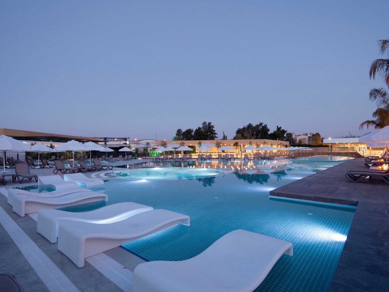 Grand Pool
