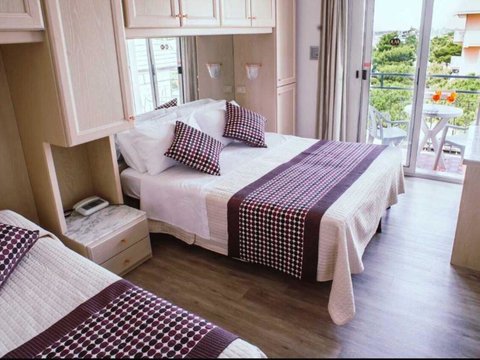 Wohnbeispiel STANDARD DOUBLE / TRIPLE ROOM