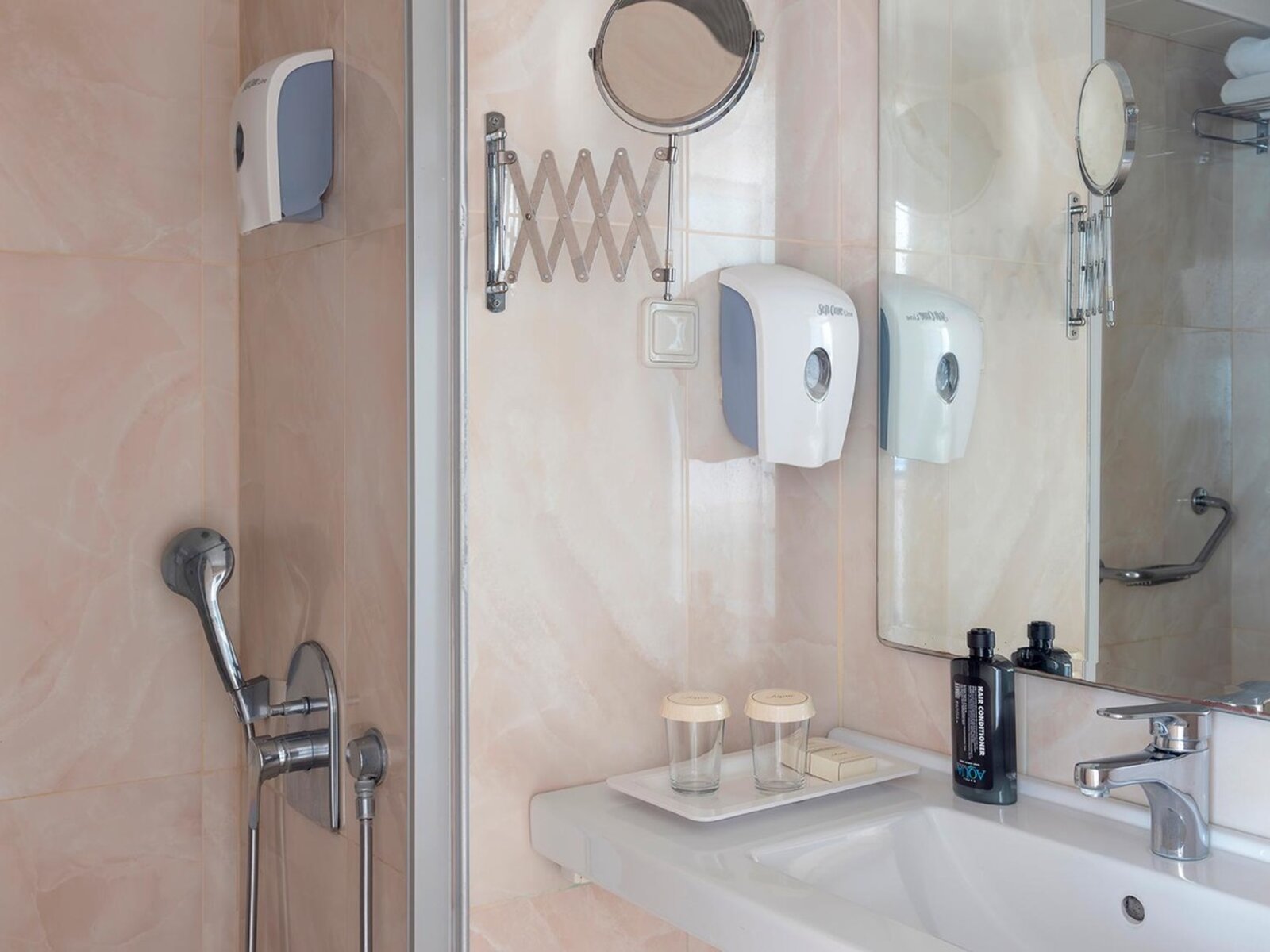 Wohnbeispiel Attic Suite with Limited SV