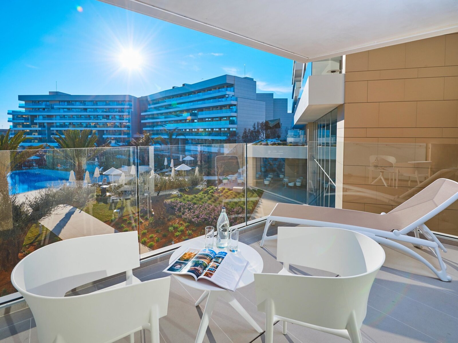 Wohnbeispiel Junior suite with pool view