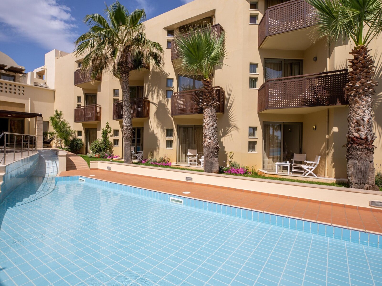 Wohnbeispiel Double room pool view