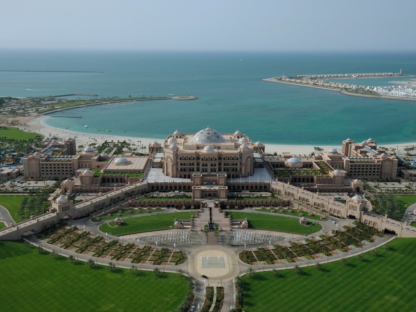 Emirates Palace Mandarin Oriental — Property photograph