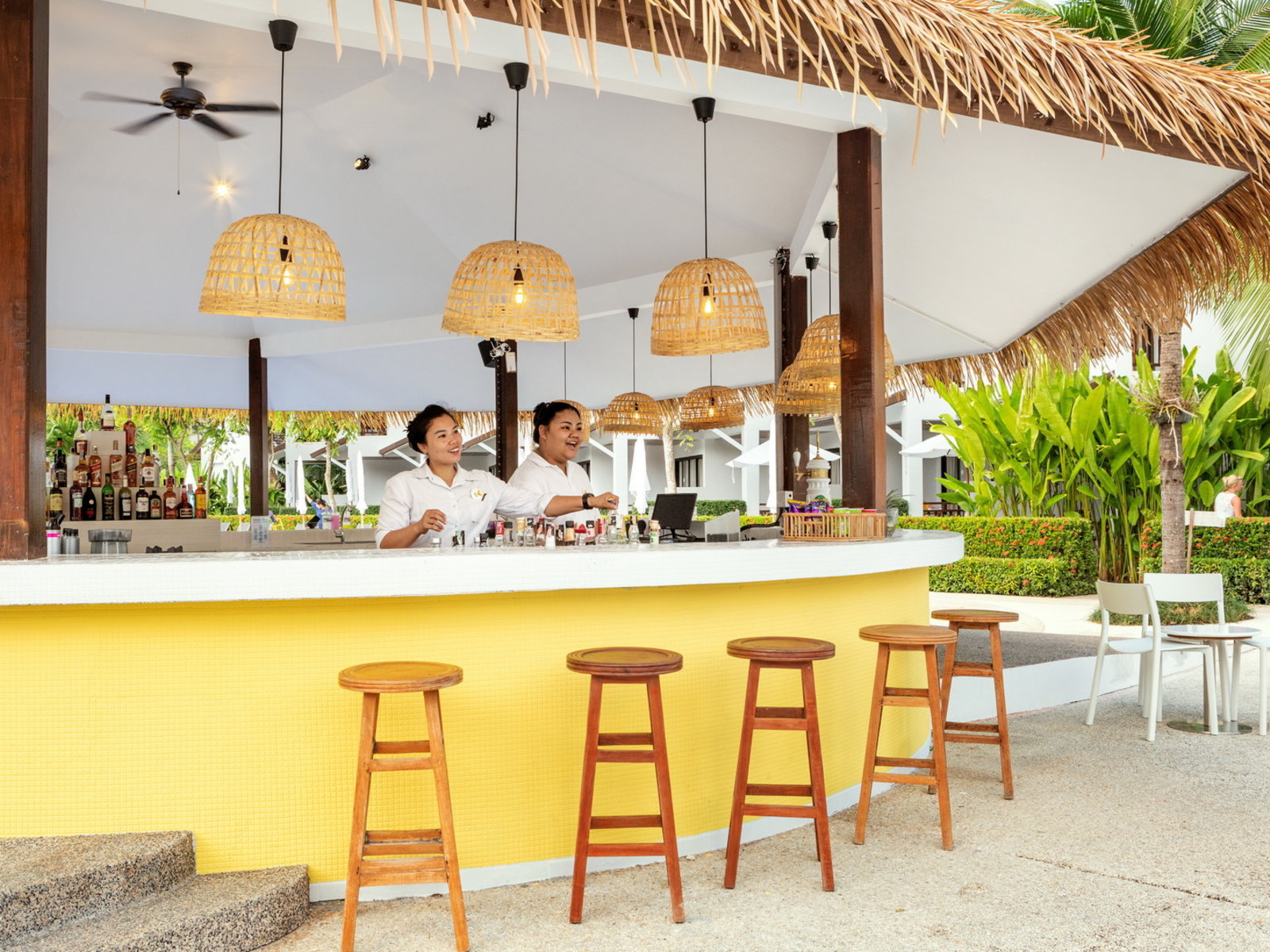 Pool Bar