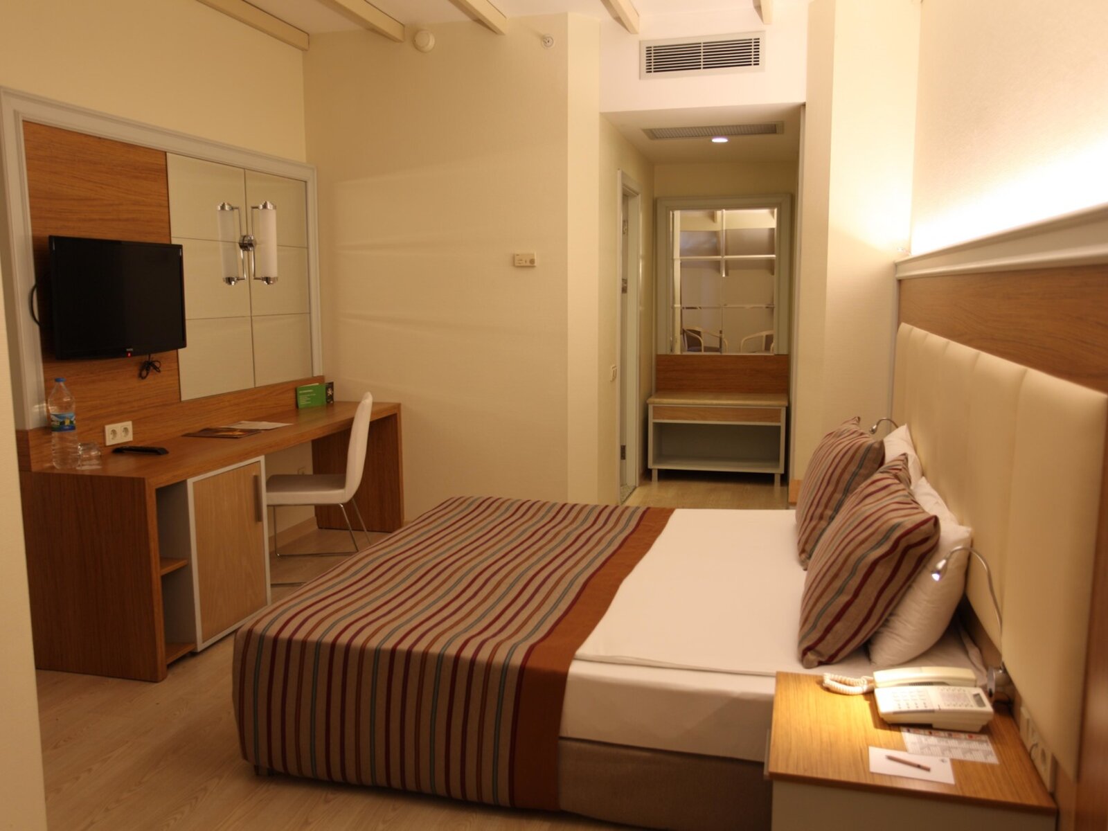 Wohnbeispiel Family Land View Room