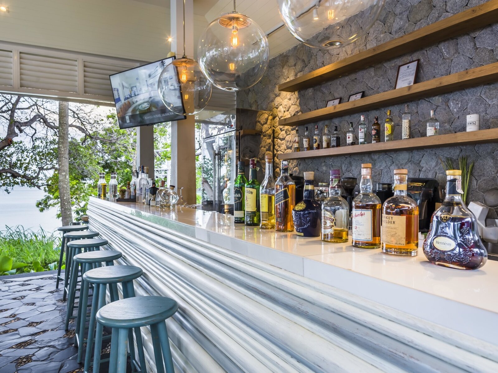 Long Island Bar