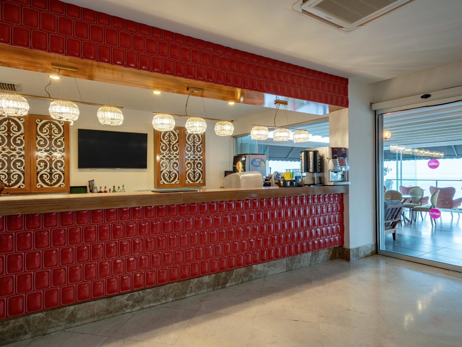 LOBBY BAR