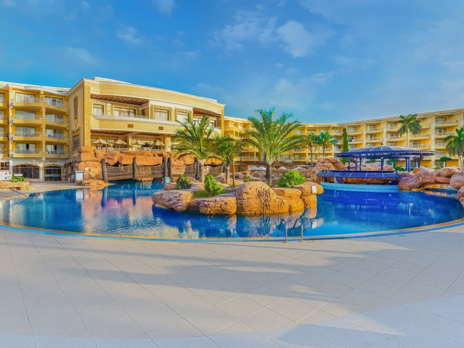 Pool Bar
