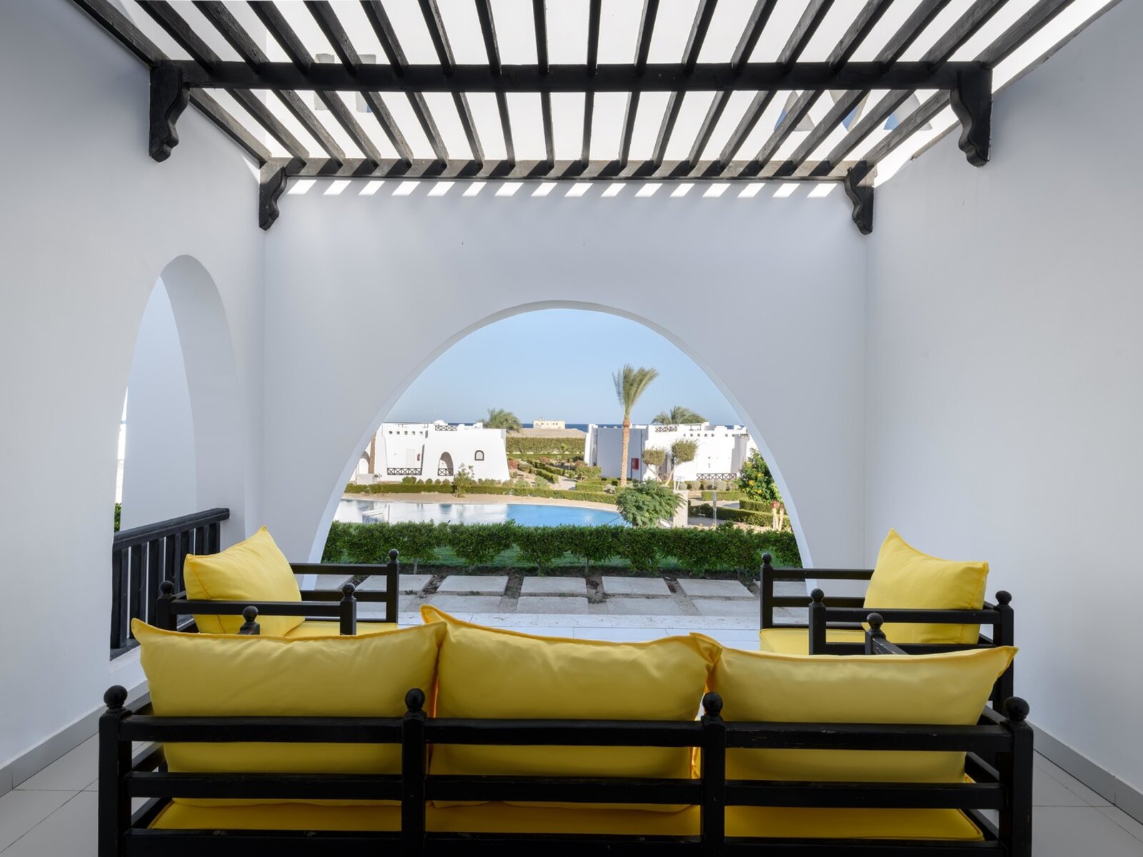 Wohnbeispiel Standard Pool View room
