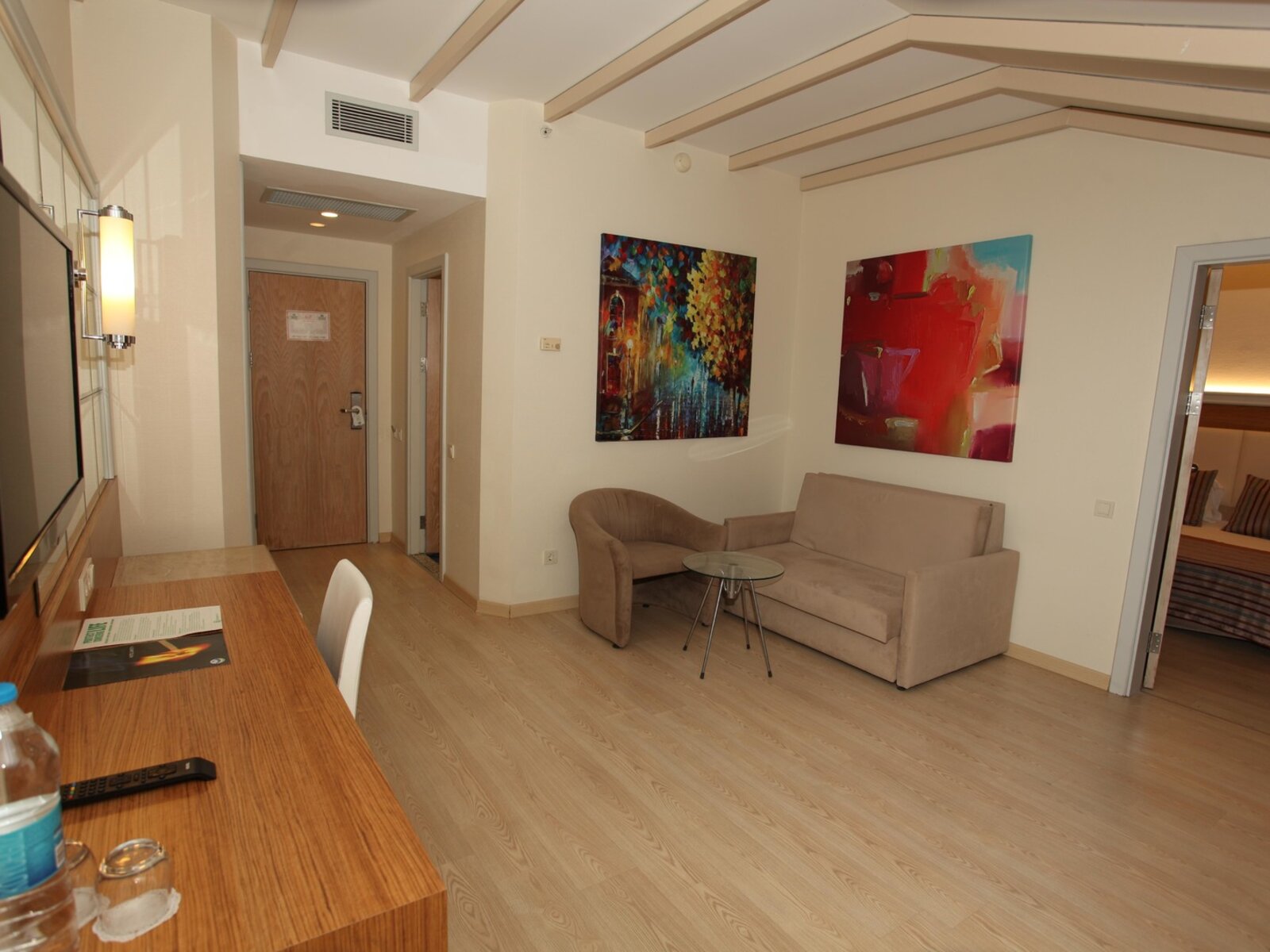 Wohnbeispiel Family Land View Room