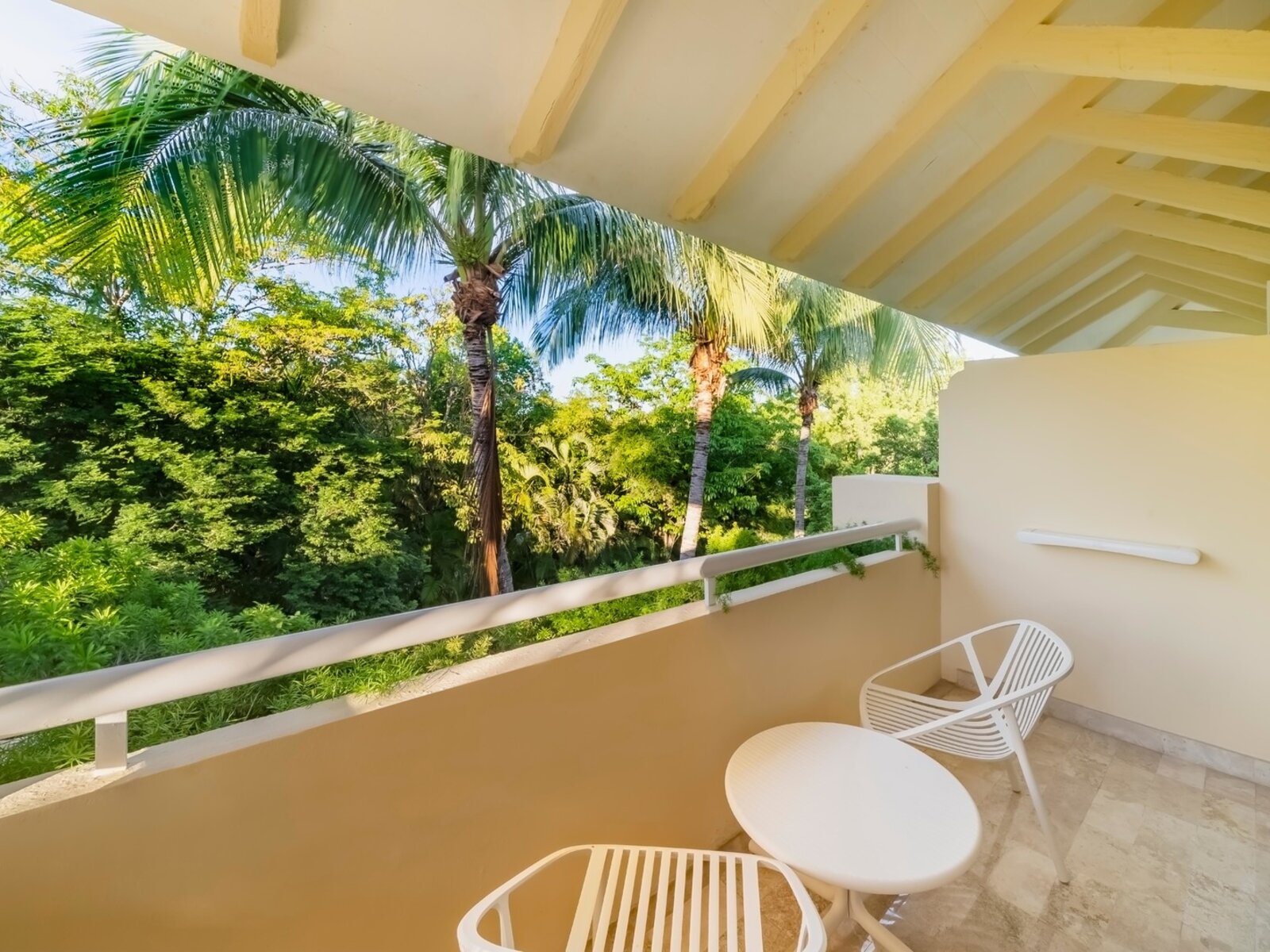 Wohnbeispiel Premium Near Pool Double Room with Balcony or Terrace