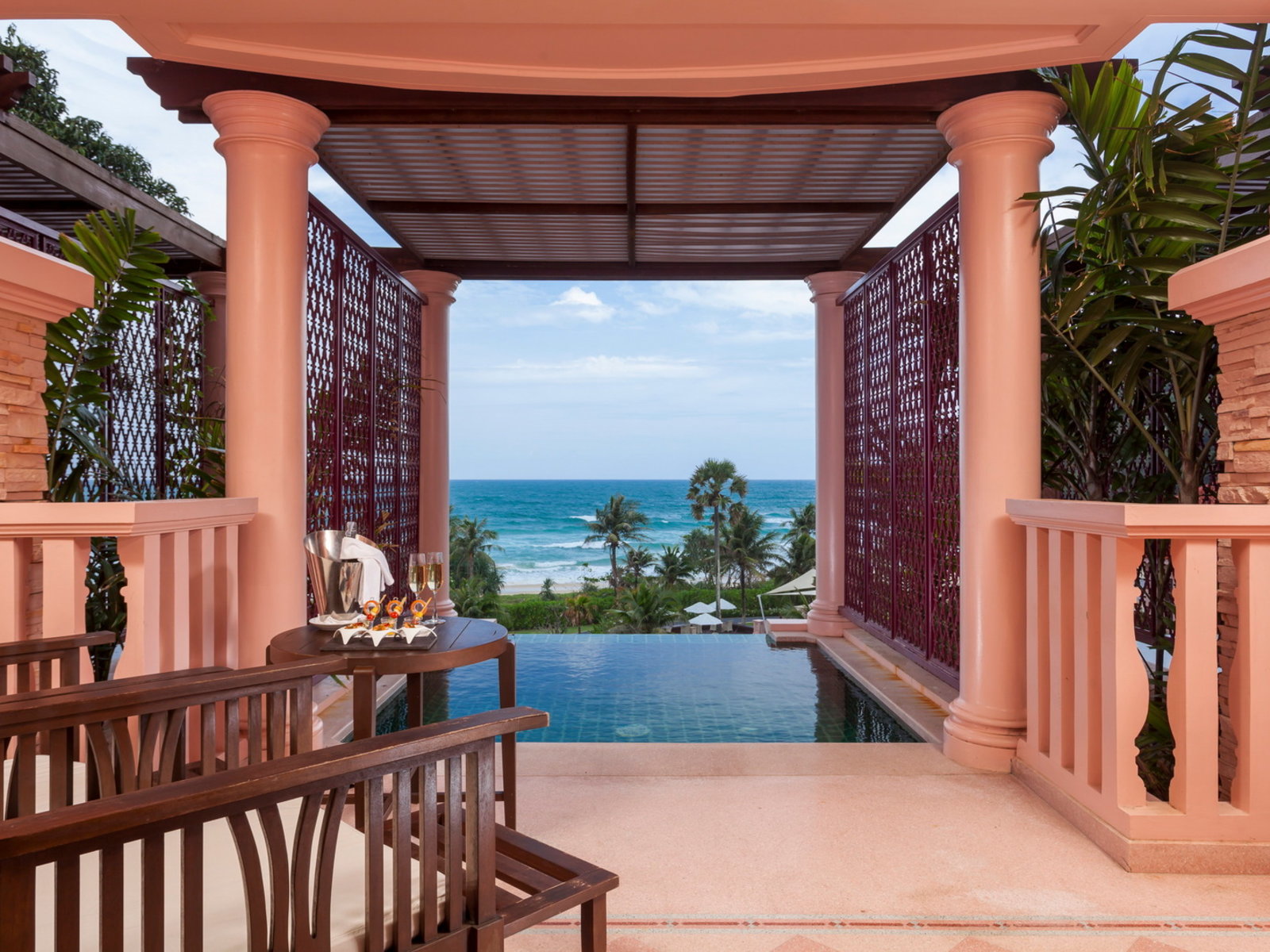 Wohnbeispiel Deluxe Suite Private Pool