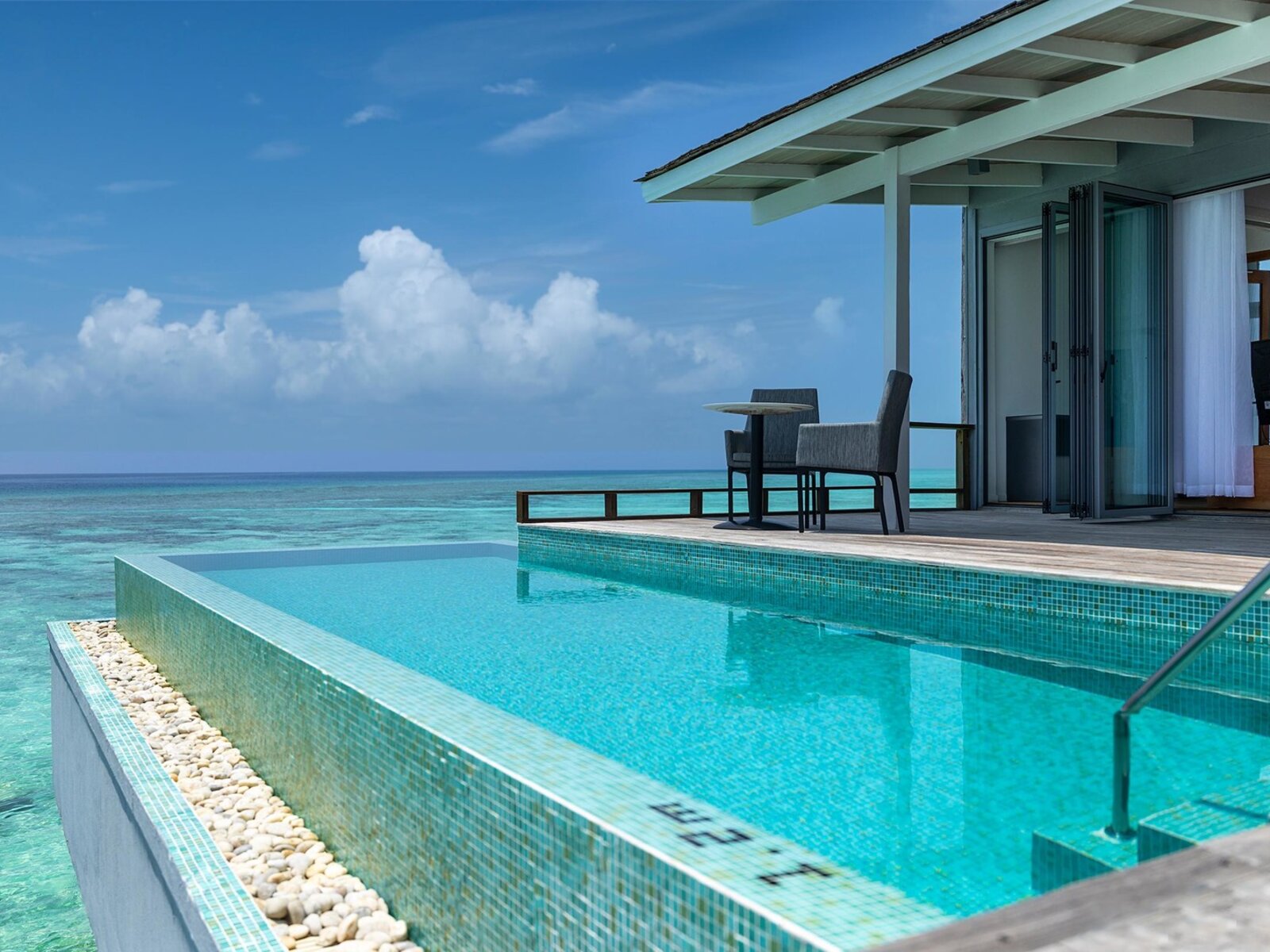 Wohnbeispiel Thundi Water Villa with Pool