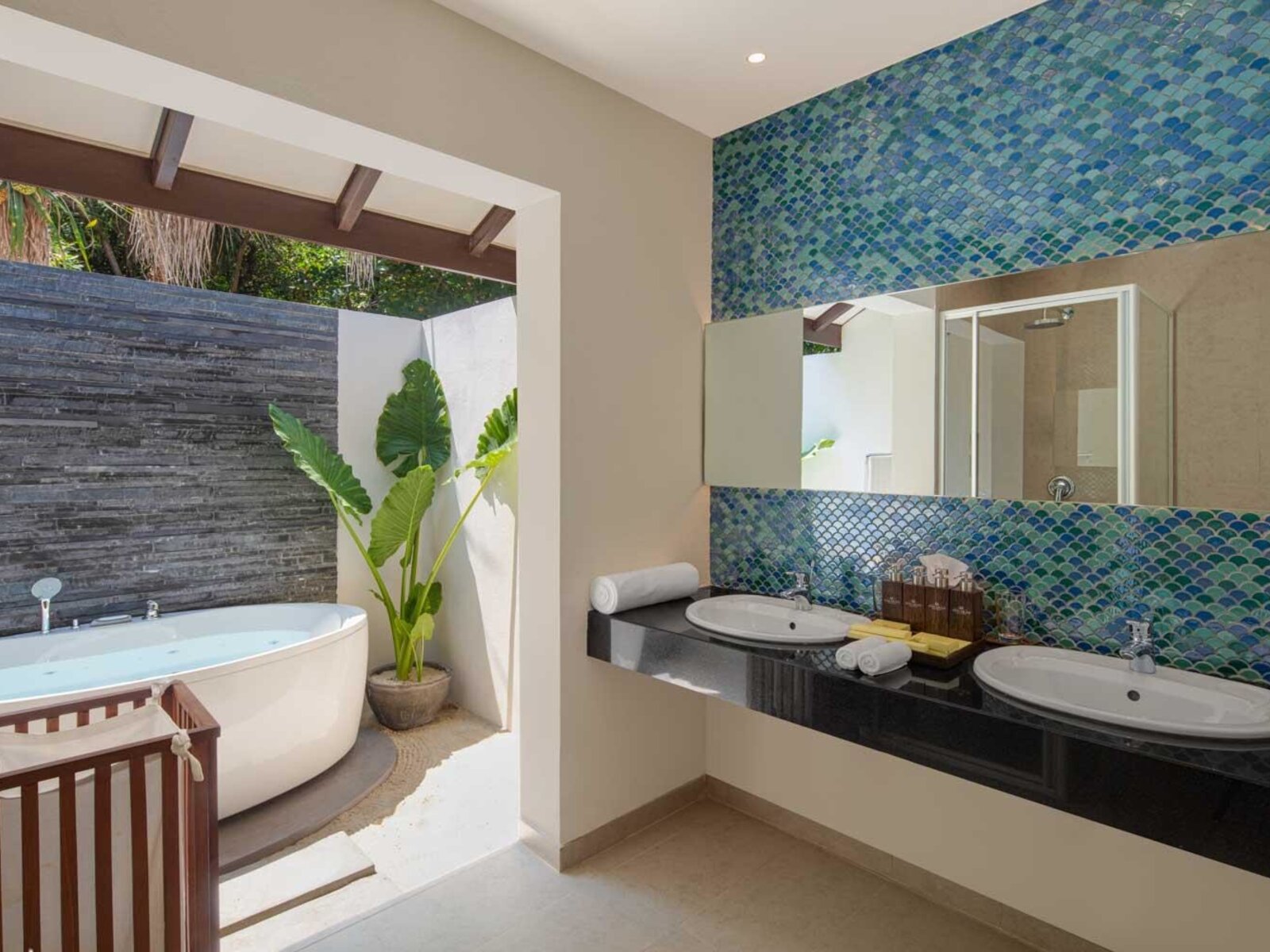 Wohnbeispiel Deluxe Jacuzzi Beach Villa