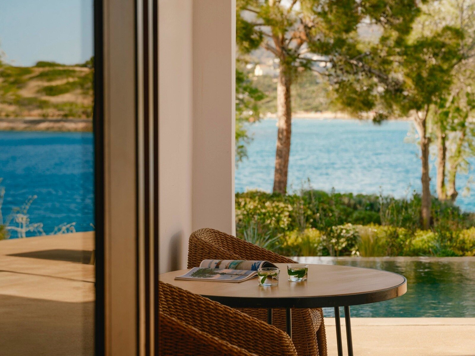 Wohnbeispiel Superior Bungalow sea front with private pool