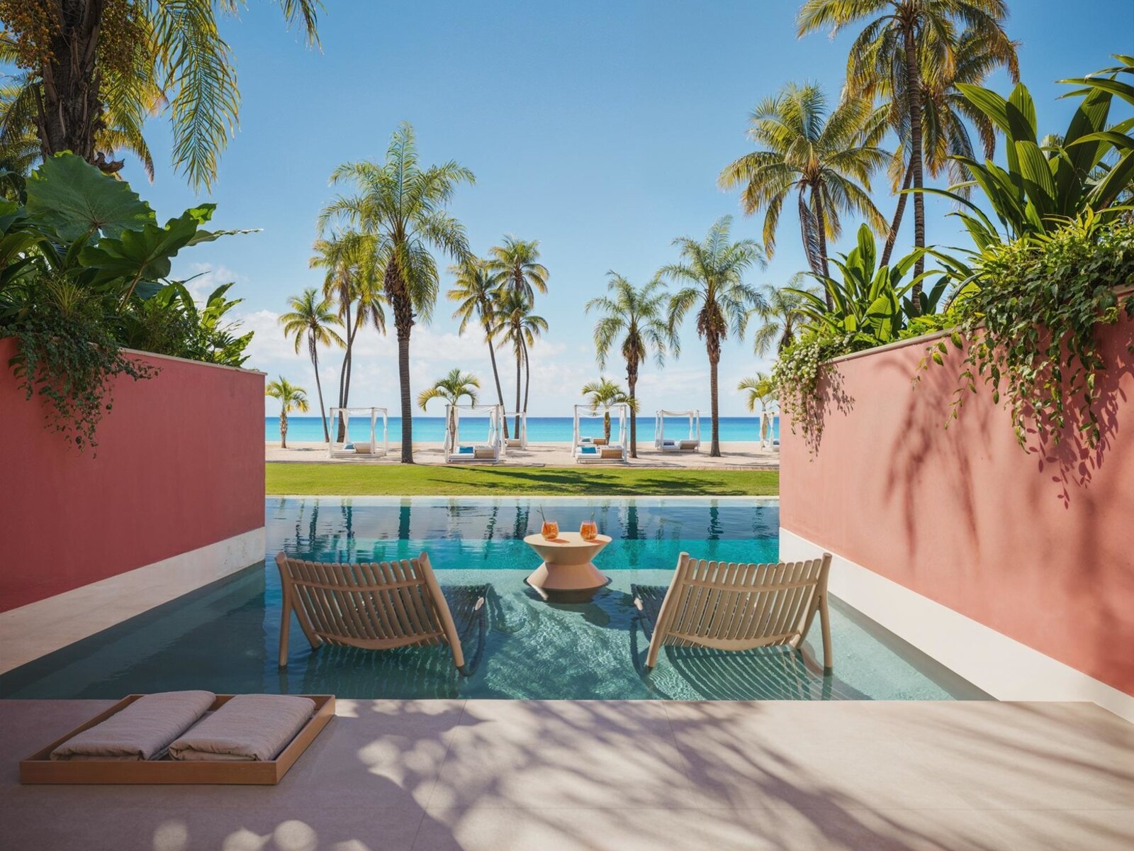 Wohnbeispiel Junior Suite Ocean Front Swim Up („AI-generated“)