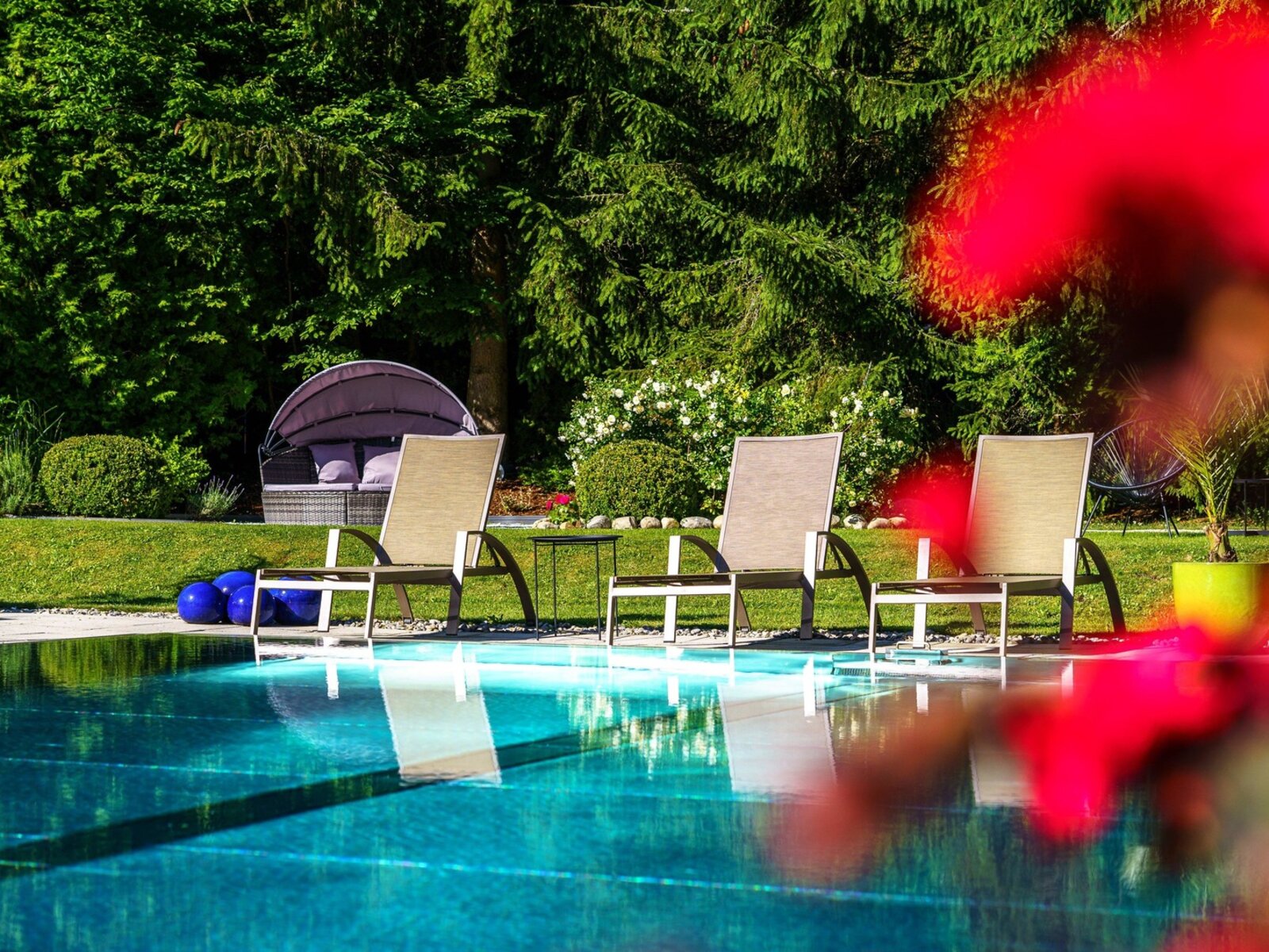 Outdoor Pool (16x8m)
