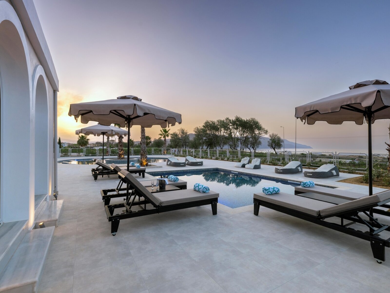 Wohnbeispiel 3 bedroom grand villa private pool
