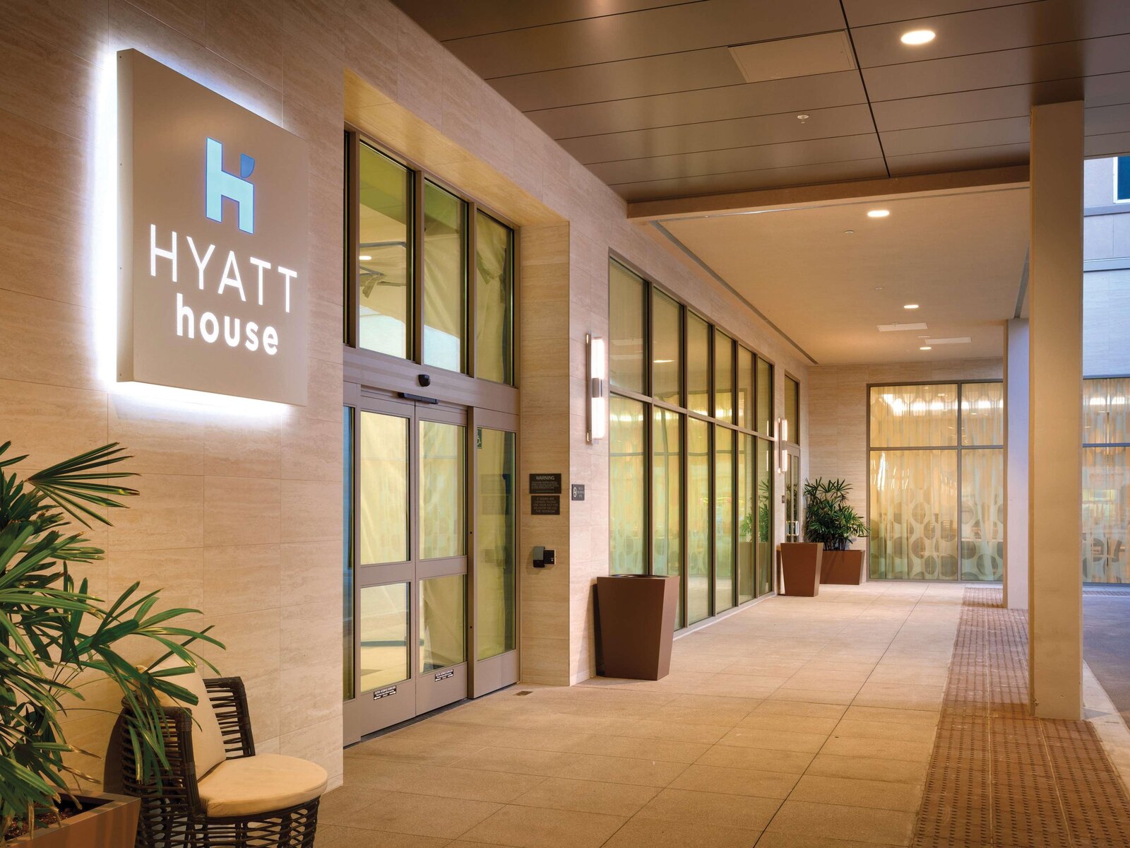 Hotel Hyatt House At Anaheim Resort Convention Center In Anaheim   Cf983e18938b9059 1025a7eb7abe3b1f71e7fe126a7b2be2 