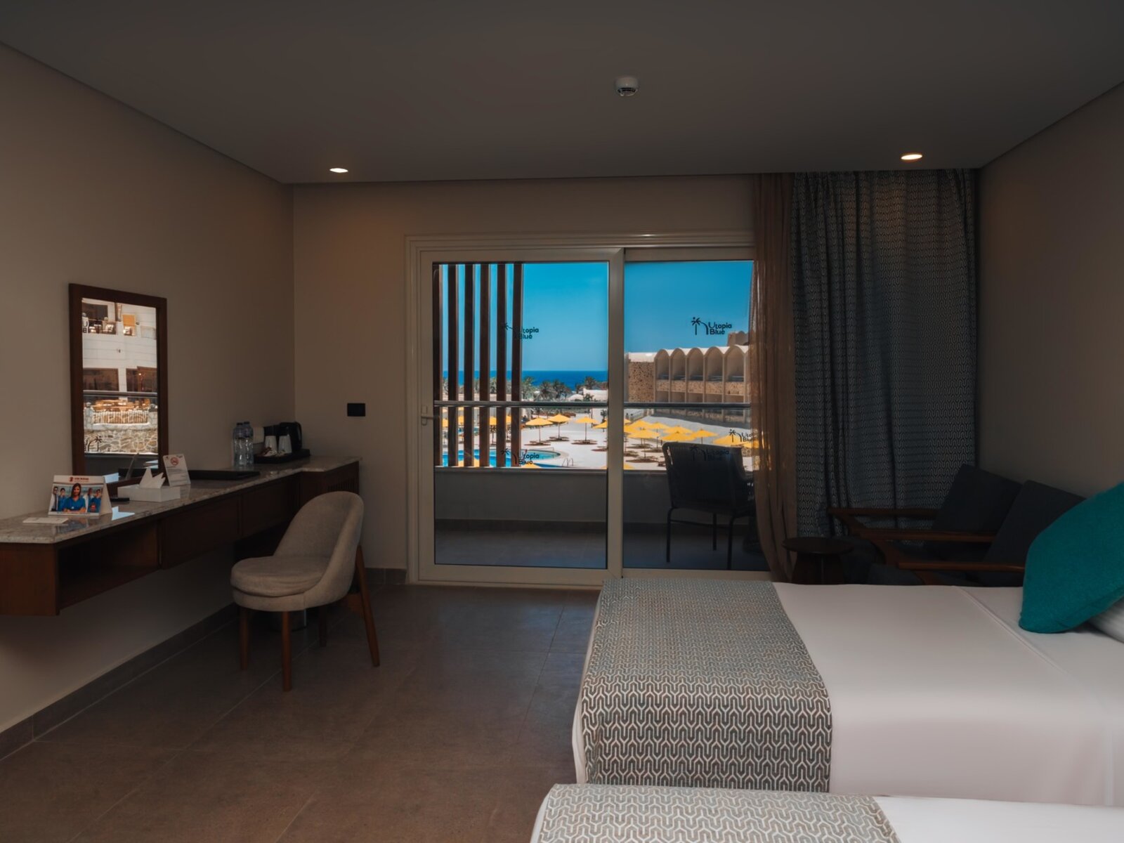 Wohnbeispiel Family Suite Pool view