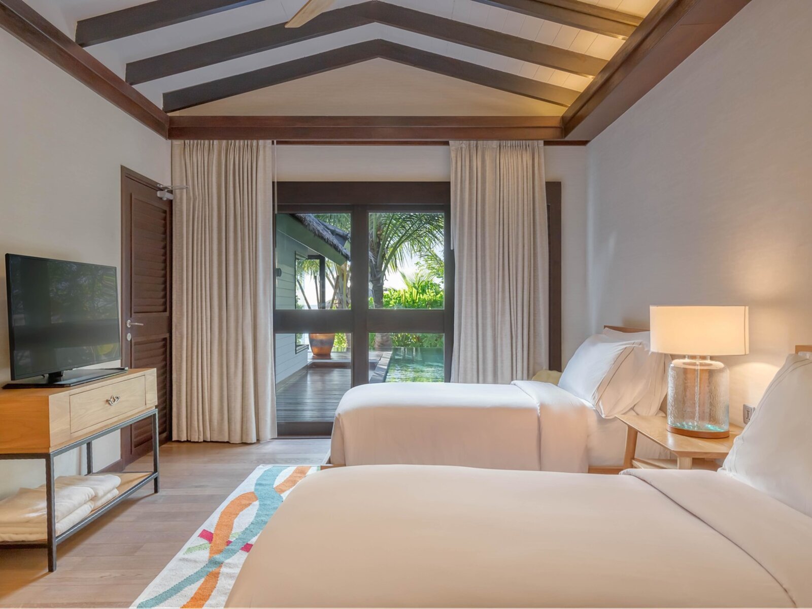 Wohnbeispiel Earth Pool Pavilion Two Bedroom Suite