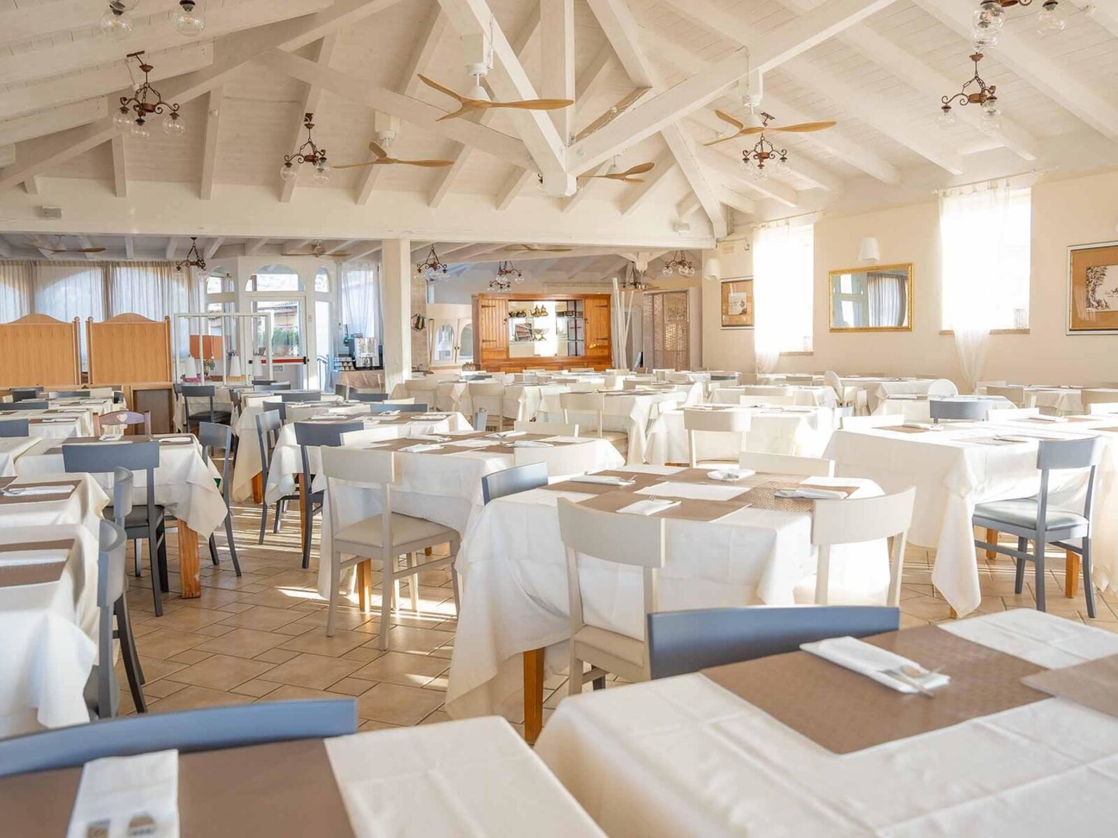 MAIN RESTAURANT