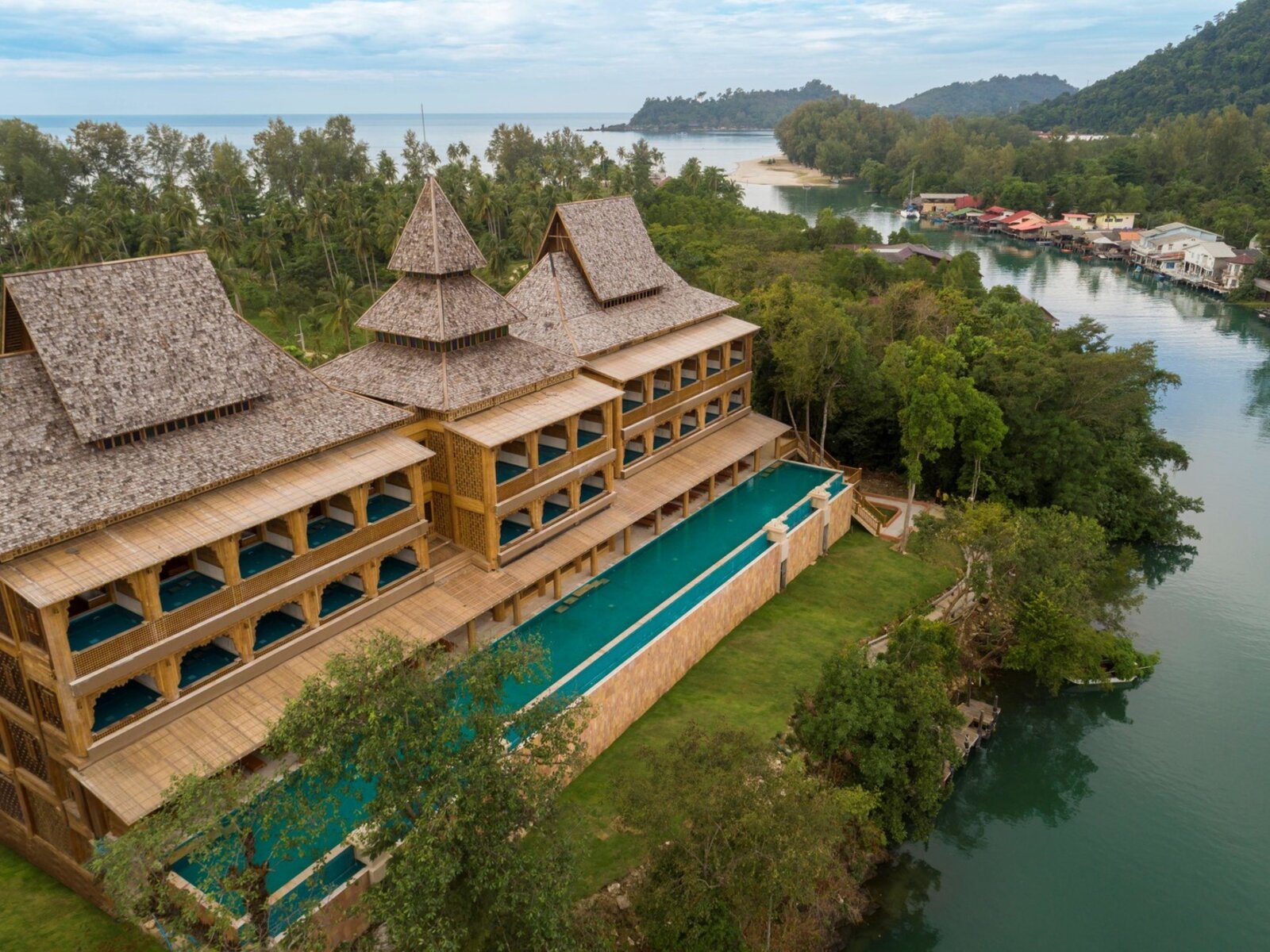 Wohnbeispiel Pool Suite Water View