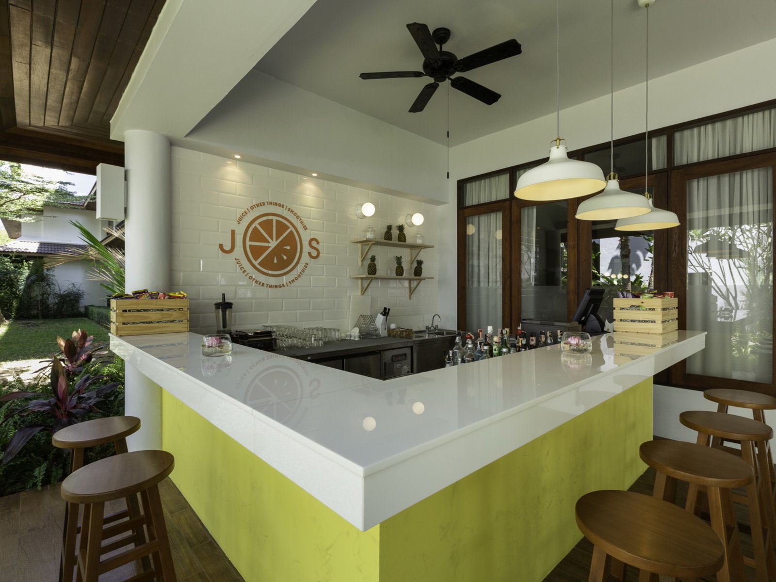 J.O.S Bar