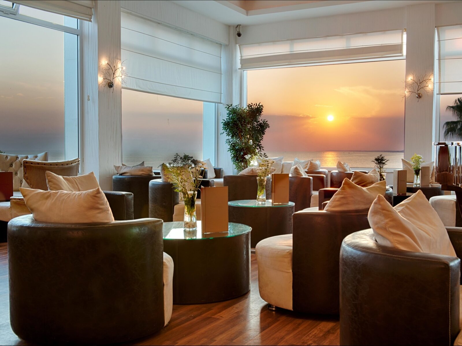 LOBBY-PIANO BAR