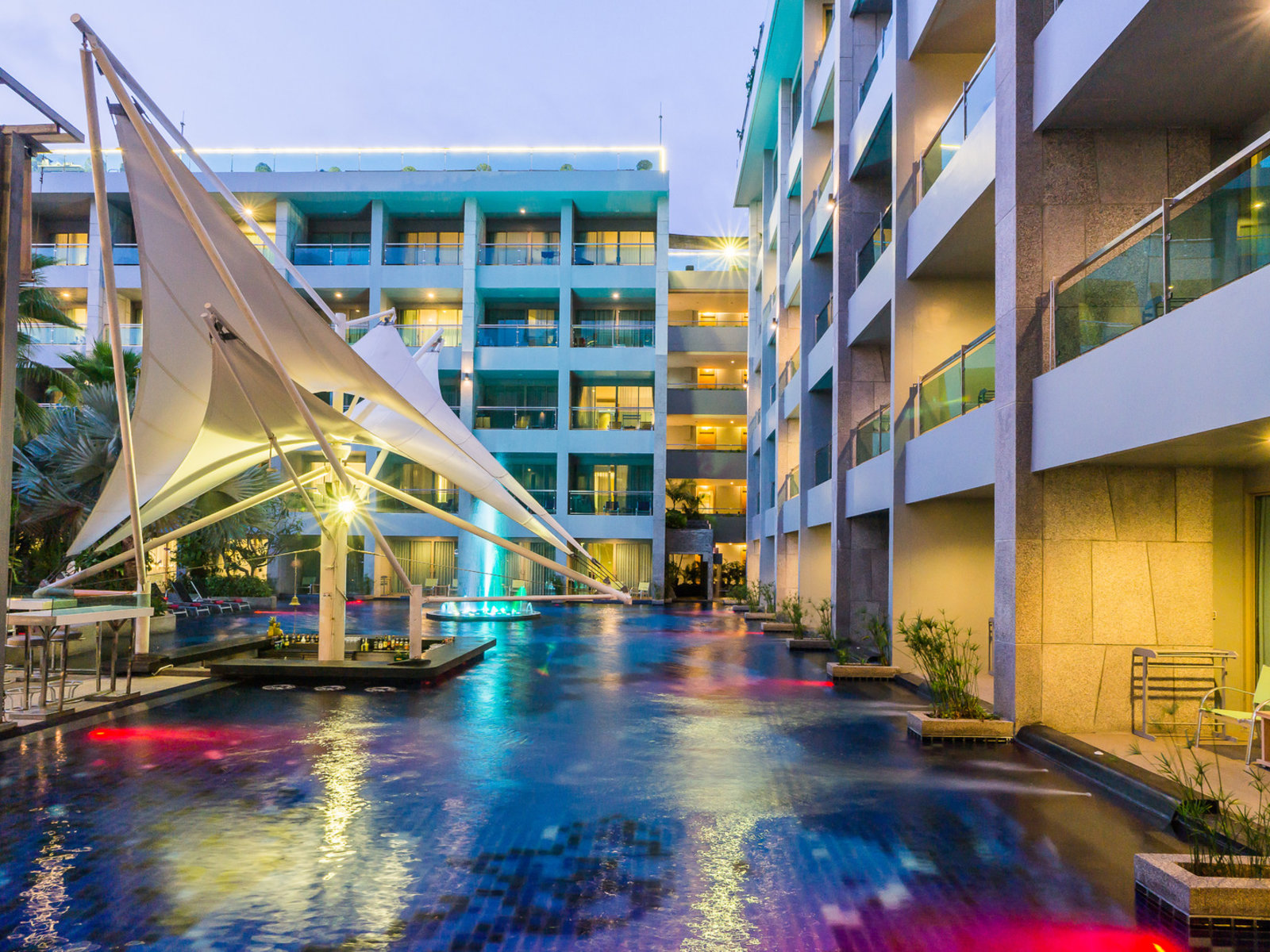KEE Pool Bar