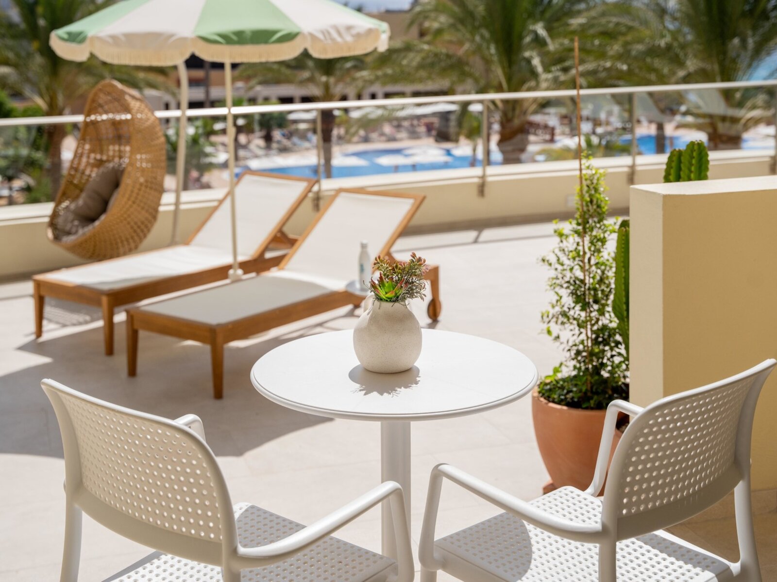 Wohnbeispiel Family Suite Pool View Premium Terrace